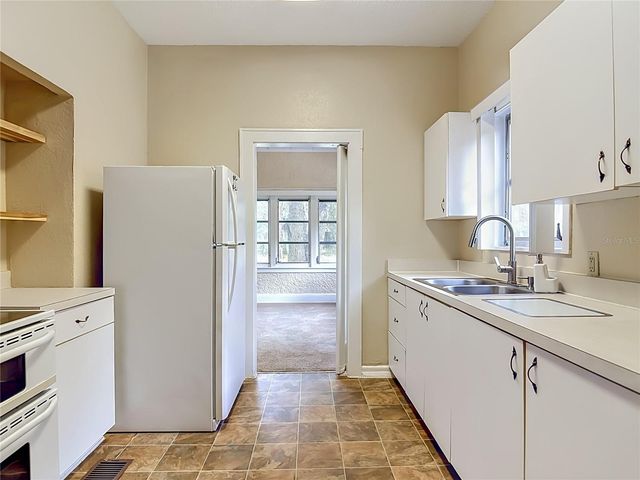 224 S SALISBURY AVENUE, Deland, FL 32720