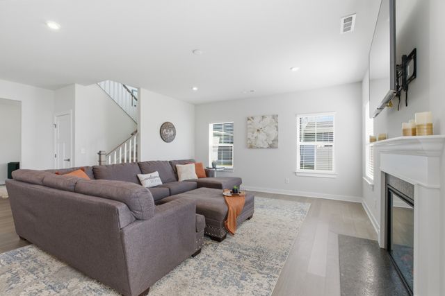 2119 Hideaway Ln, Murfreesboro, TN 37128