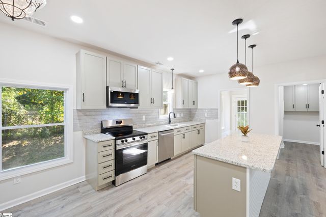 122 Sunset Drive, Gaffney, SC 29340
