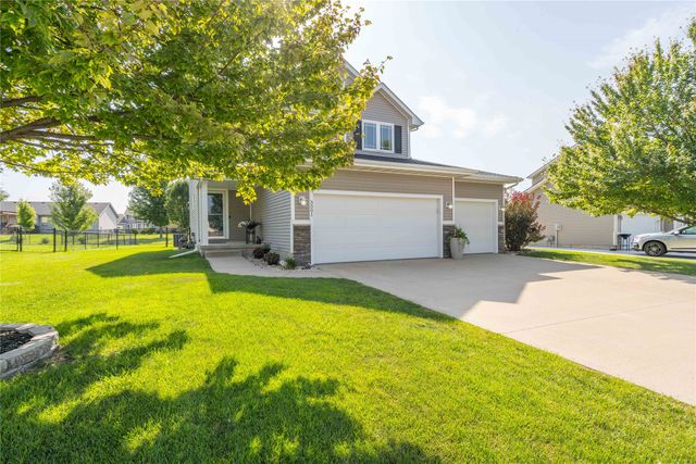 3001 SE Cobblestone Drive, Grimes, IA 50111