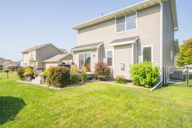 3001 SE Cobblestone Drive, Grimes, IA 50111