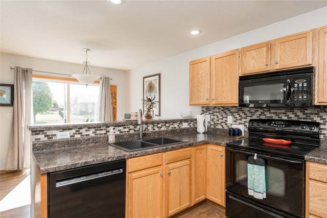 3001 SE Cobblestone Drive, Grimes, IA 50111