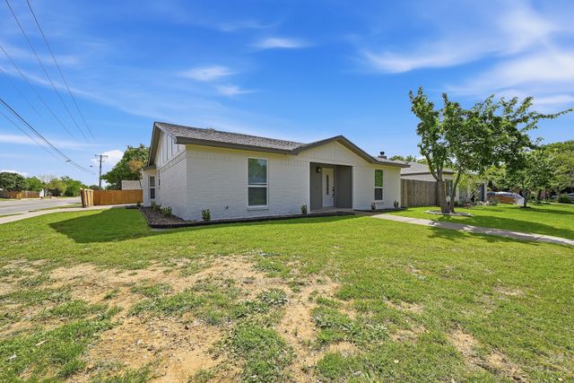 6656 Starnes Road, Watauga, TX 76148