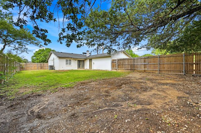 6656 Starnes Road, Watauga, TX 76148