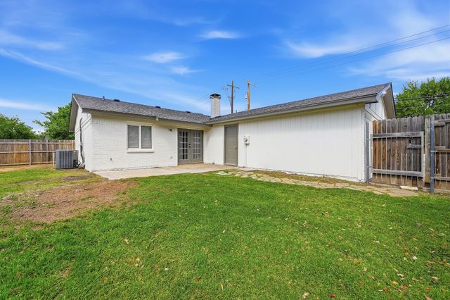 6656 Starnes Road, Watauga, TX 76148