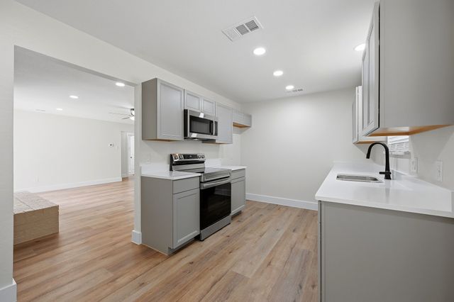 6656 Starnes Road, Watauga, TX 76148