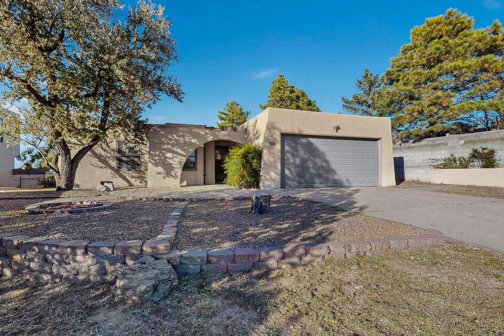 2104 Avenida de las Alturas, Santa Fe, NM 87505