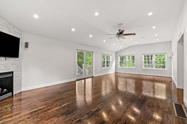 24 Bartlett Ave 24, Chelmsford, MA 01824