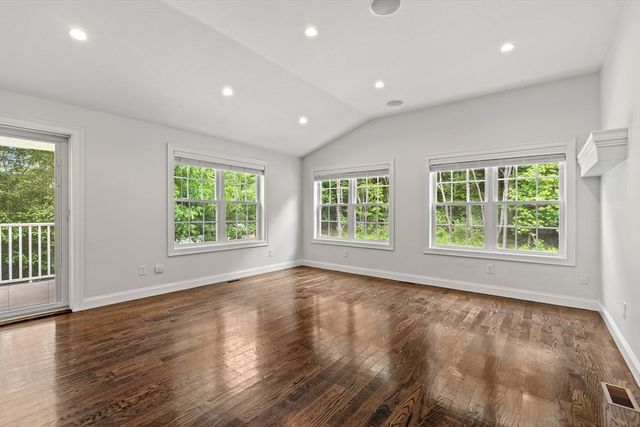 24 Bartlett Ave 24, Chelmsford, MA 01824
