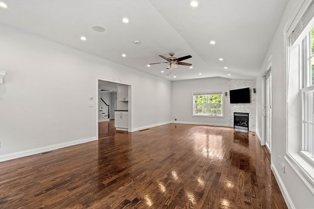 24 Bartlett Ave 24, Chelmsford, MA 01824