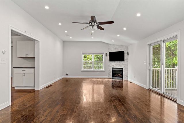 24 Bartlett Ave 24, Chelmsford, MA 01824