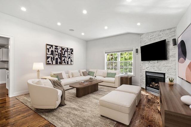 24 Bartlett Ave 24, Chelmsford, MA 01824