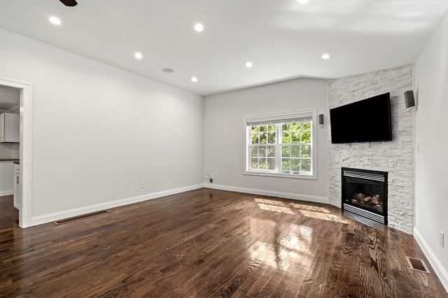 24 Bartlett Ave 24, Chelmsford, MA 01824