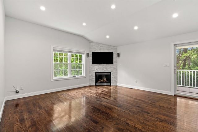 24 Bartlett Ave 24, Chelmsford, MA 01824