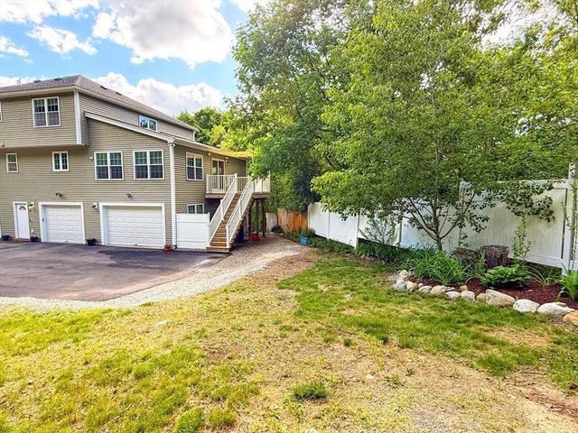 24 Bartlett Ave 24, Chelmsford, MA 01824