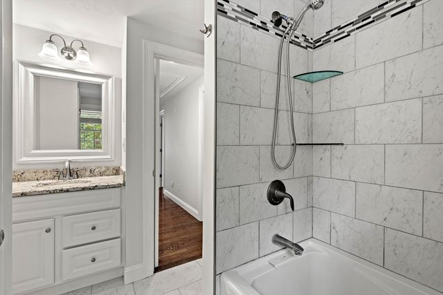 24 Bartlett Ave 24, Chelmsford, MA 01824