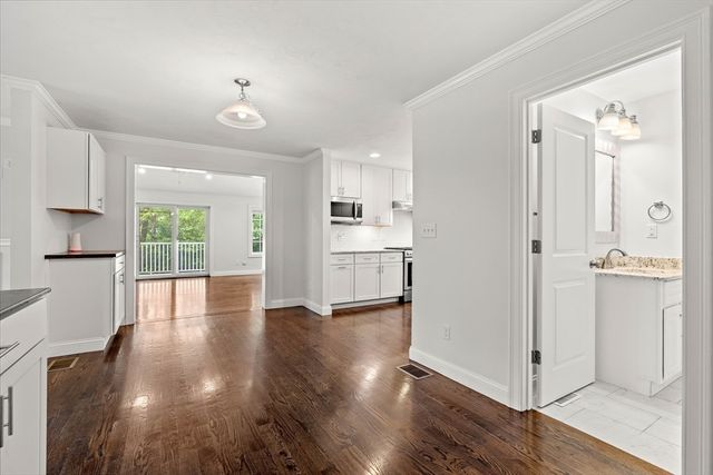 24 Bartlett Ave 24, Chelmsford, MA 01824