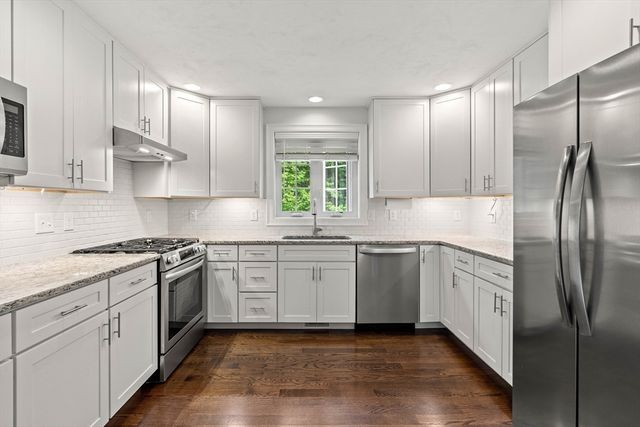 24 Bartlett Ave 24, Chelmsford, MA 01824