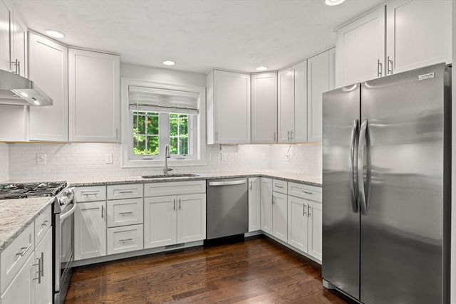 24 Bartlett Ave 24, Chelmsford, MA 01824