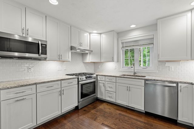 24 Bartlett Ave 24, Chelmsford, MA 01824