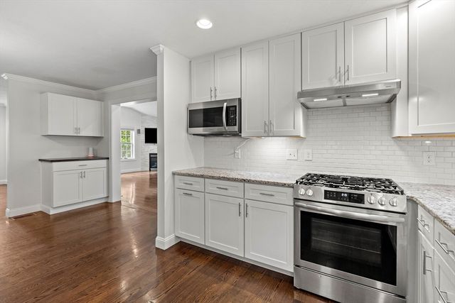 24 Bartlett Ave 24, Chelmsford, MA 01824
