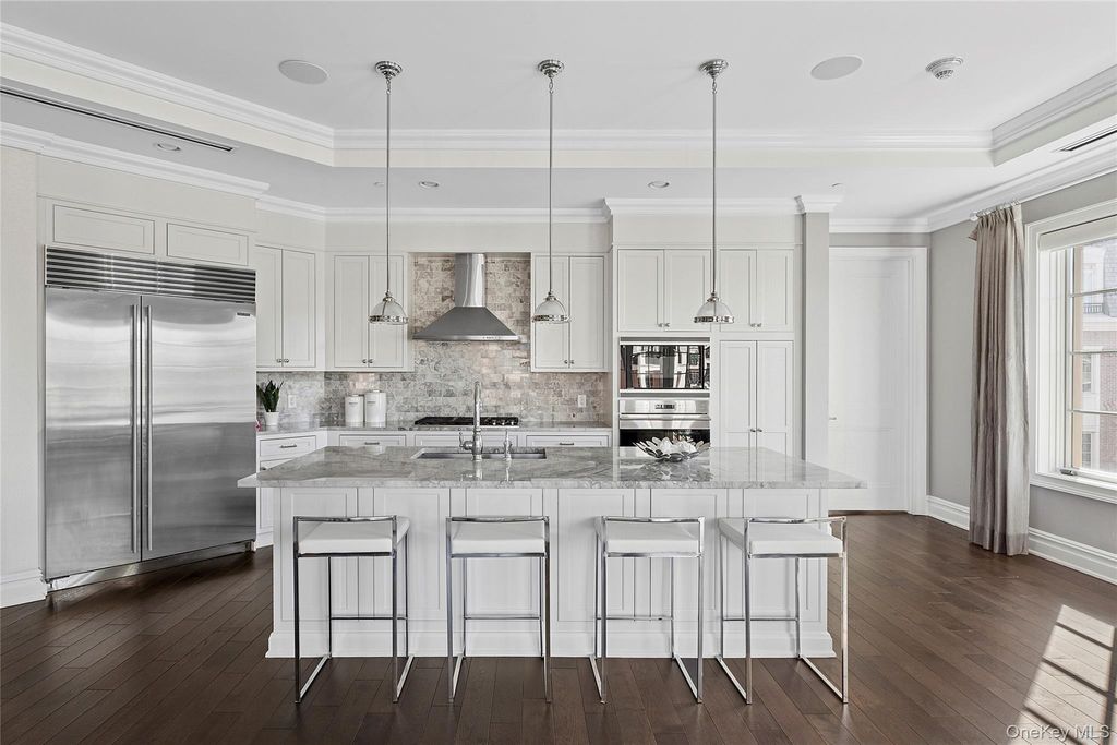 1000 Royal Court 1207, North Hills, NY 11040 — photo 3