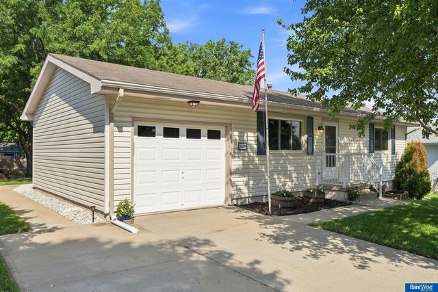 1539 SW 13 Street, Lincoln, NE 68522