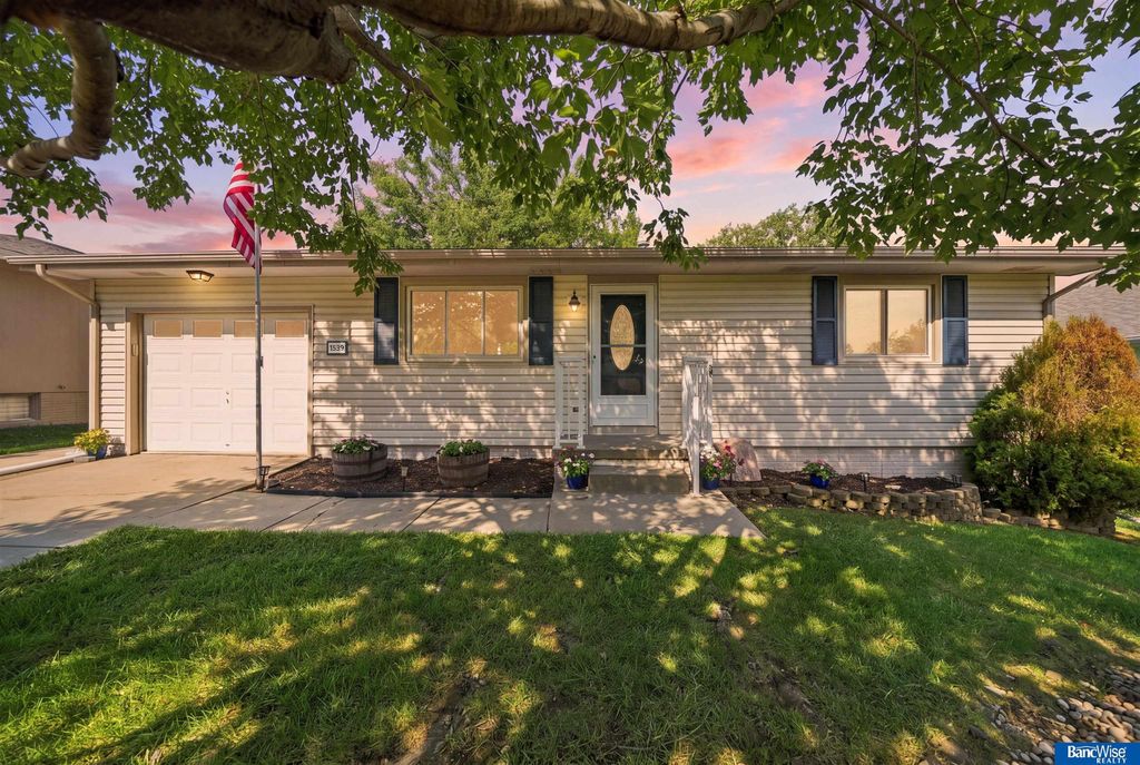 1539 SW 13 Street, Lincoln, NE 68522