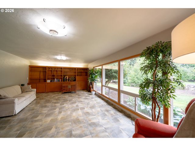 455 W HIGH St, Stayton, OR 97383