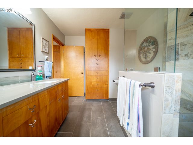 455 W HIGH St, Stayton, OR 97383