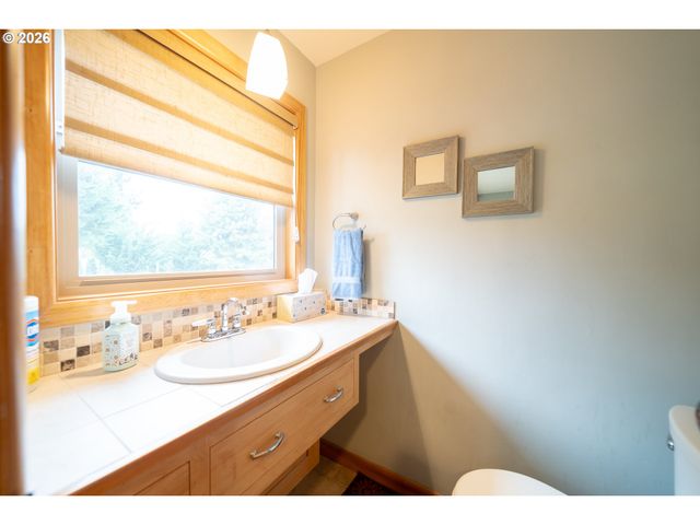 455 W HIGH St, Stayton, OR 97383