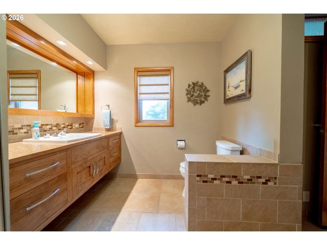 455 W HIGH St, Stayton, OR 97383