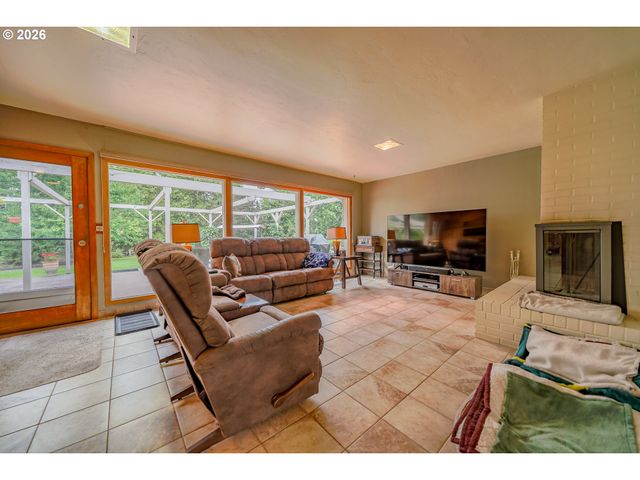 455 W HIGH St, Stayton, OR 97383