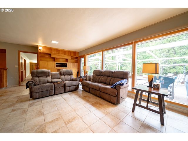 455 W HIGH St, Stayton, OR 97383