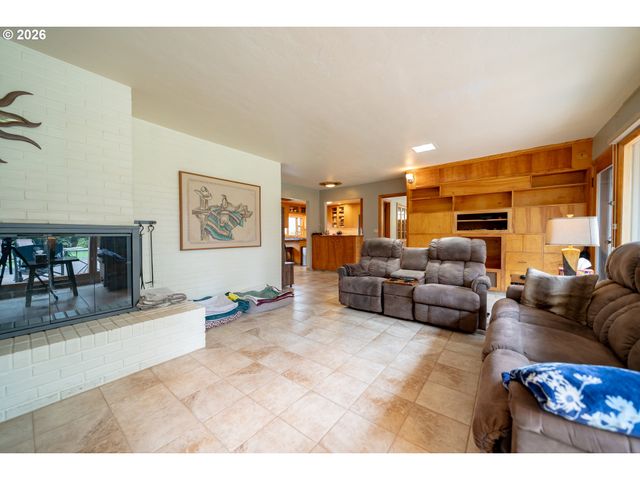 455 W HIGH St, Stayton, OR 97383