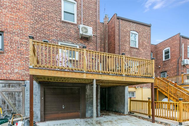 9515 242 Street, Floral Park, NY 11001