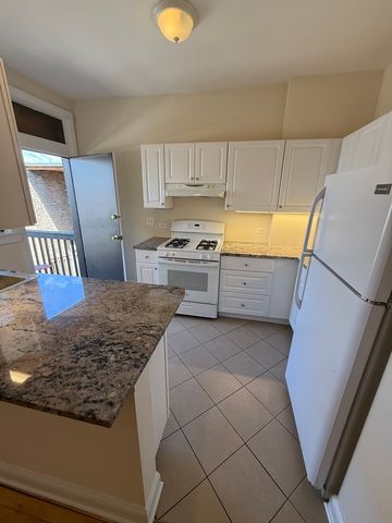 1742 W Estes Avenue 211, Chicago, IL 60626