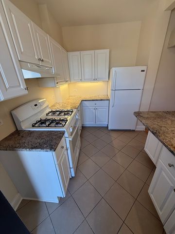 1742 W Estes Avenue 211, Chicago, IL 60626