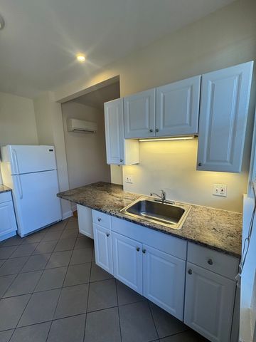 1742 W Estes Avenue 211, Chicago, IL 60626