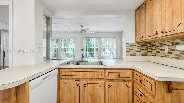 5102 NW 53rd St 5102, Tamarac, FL 33319