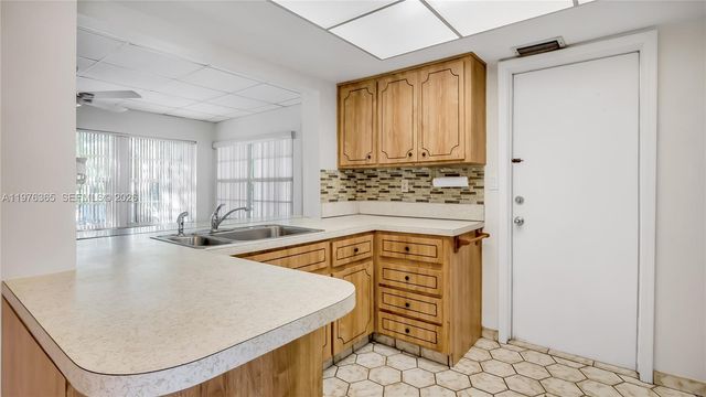 5102 NW 53rd St 5102, Tamarac, FL 33319