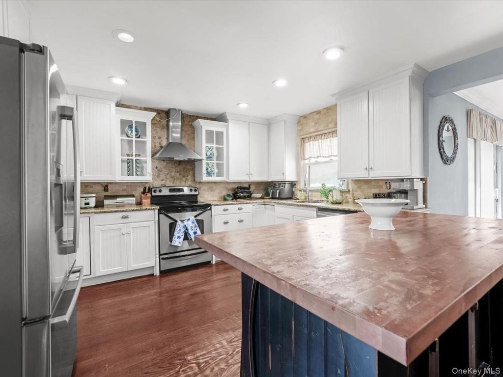 1262 Barberry Road, Wantagh, NY 11793 — photo 2