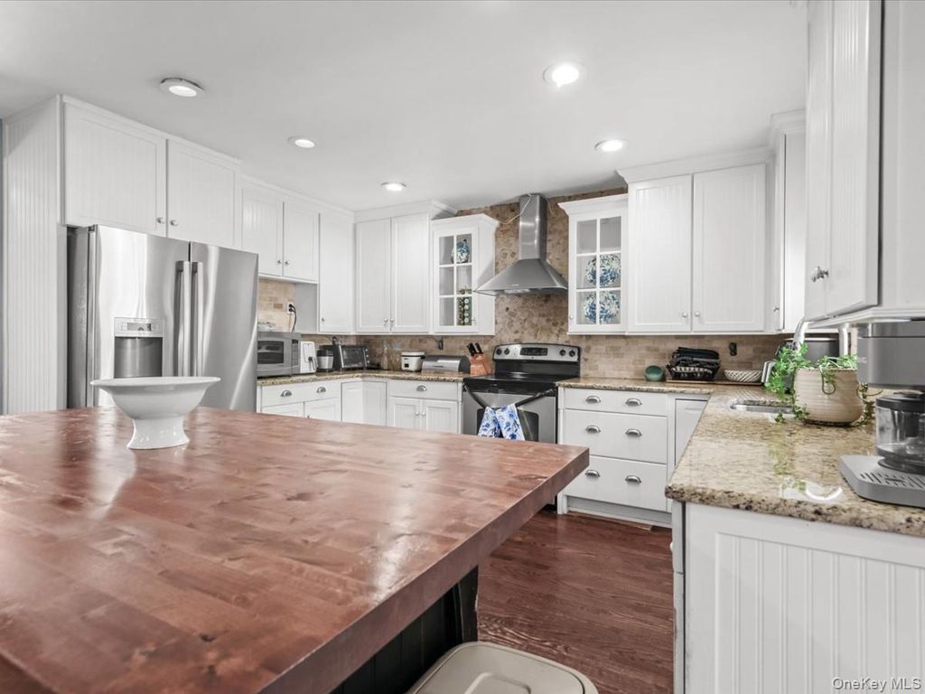 1262 Barberry Road, Wantagh, NY 11793 — photo 3