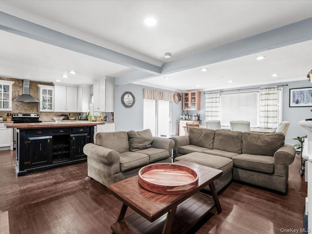 1262 Barberry Road, Wantagh, NY 11793 — photo 5