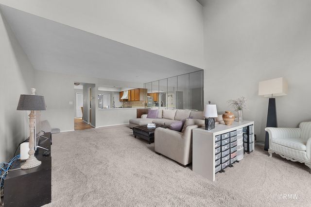 1354 W Byron Avenue B, Addison, IL 60101