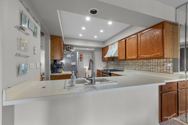 1354 W Byron Avenue B, Addison, IL 60101