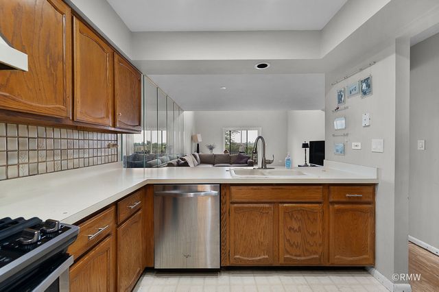 1354 W Byron Avenue B, Addison, IL 60101