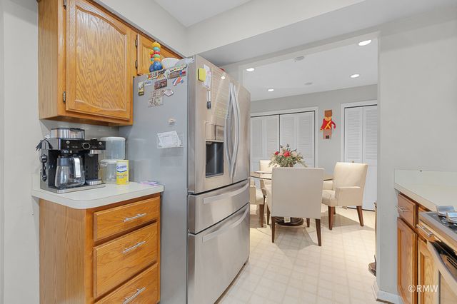 1354 W Byron Avenue B, Addison, IL 60101