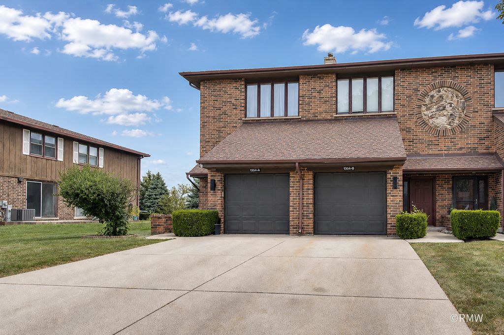 1354 W Byron Avenue B, Addison, IL 60101