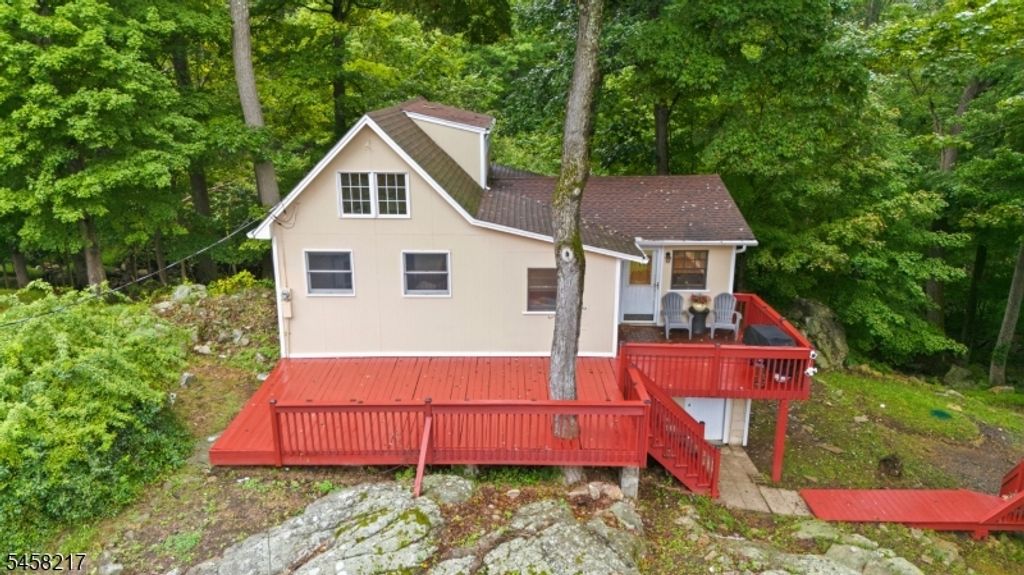 376 Maxim Dr, Hopatcong Boro, NJ 07821 — exterior